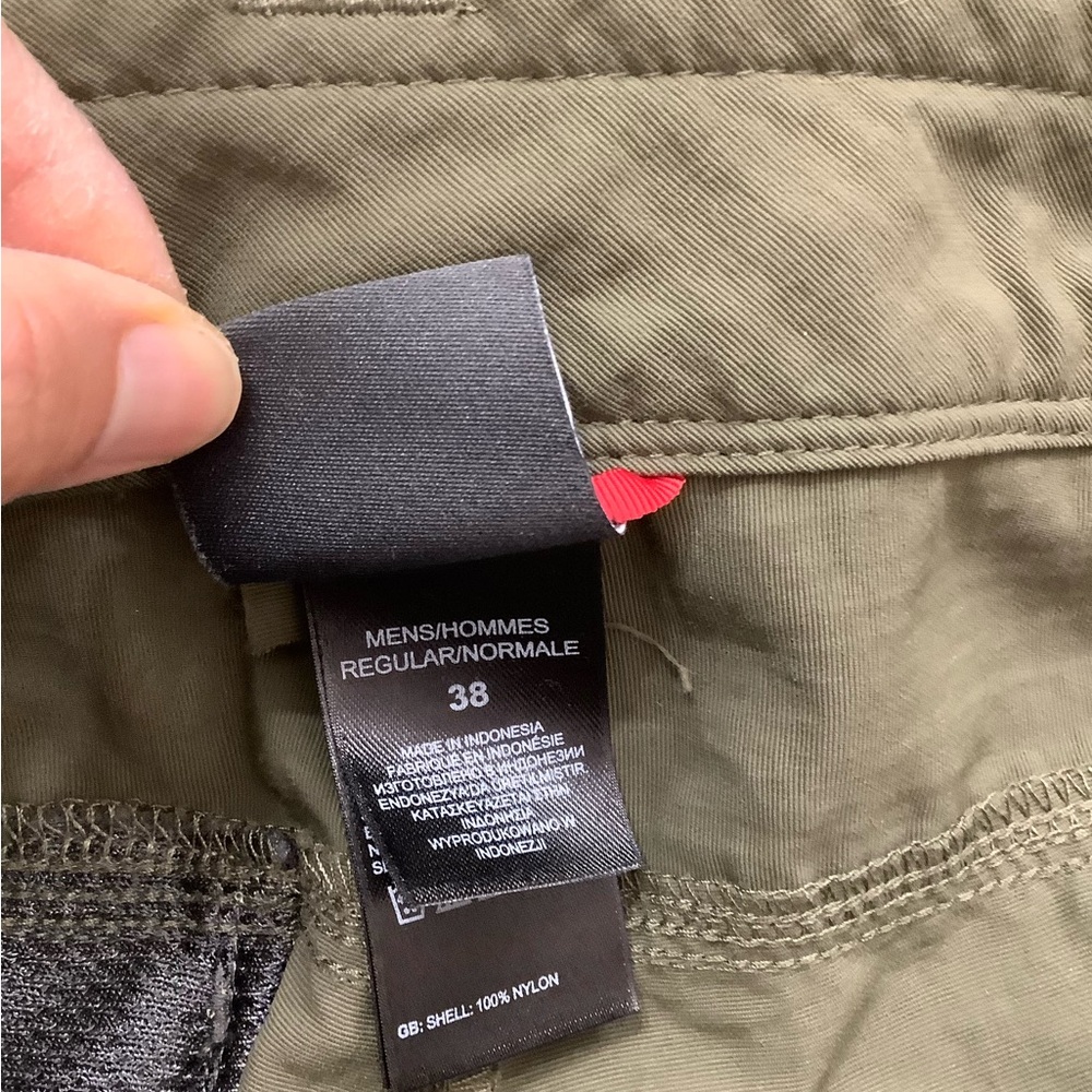 The North Face Green Cargo Shorts for Outdoor Adventures - Picture 4 of 5